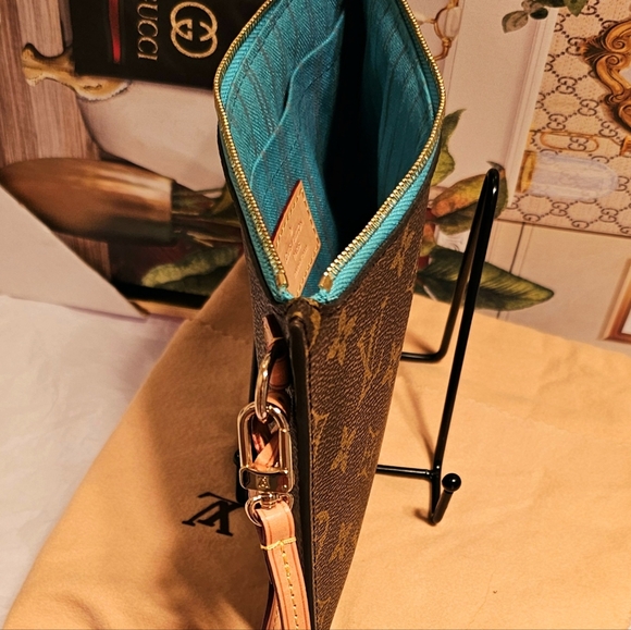 Louis Vuitton Neverful MM Turquoise Pochette, Box,Ribbon & Dust Bag - Picture 11 of 16